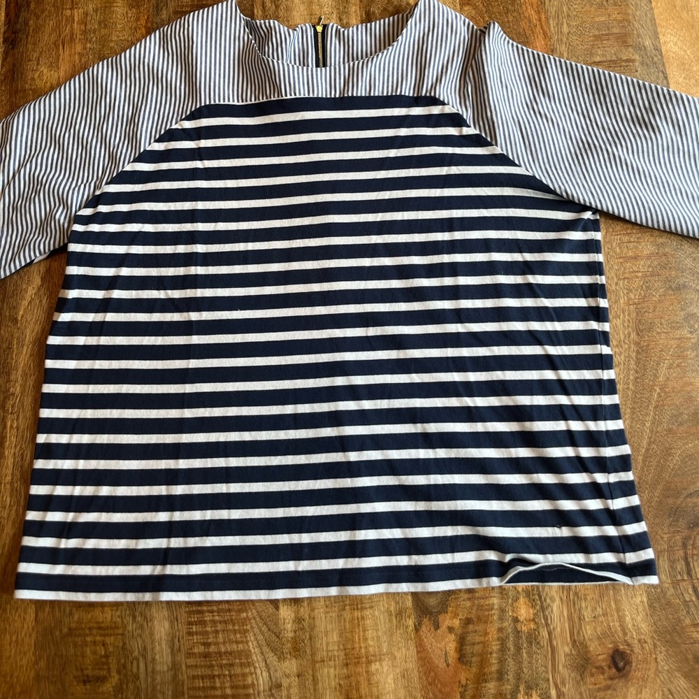 Vineyard Vines navy stripe Large